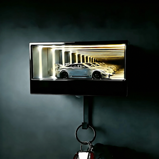 Garaje Infinito Pro colgado en la pared con luz LED y llaves